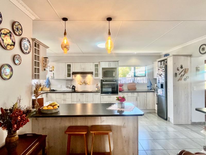 3 Bedroom Property for Sale in Fraaiuitsig Western Cape